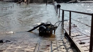 В Красноярском районе Астраханской области затонула понтонная переправа