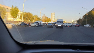 В Астрахани на улице Анри Барбюса произошло массовое ДТП