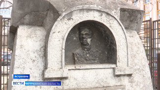 В Астрахани отреставрируют памятник Трусову