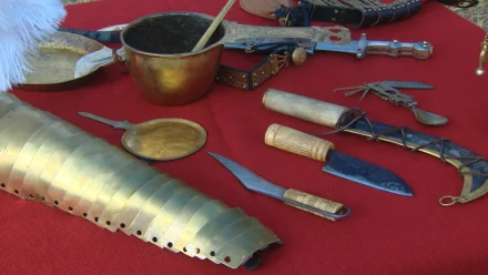 Астраханский кузнец изготавливает оружие и доспехи времён античного Рима