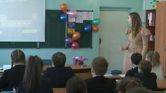 В Астраханской области 8 лучших педагогов получат по 200 тысяч рублей