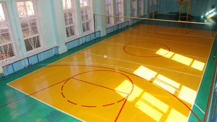 В сельских школах Астраханской области отремонтировали 7 спортзалов