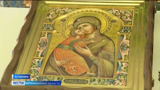 Во всех астраханских храмах прошло праздничное богослужение в День Владимирской иконы Божьей Матери