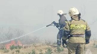 Под Астраханью пожарный поезд привлекли к тушению огня в садовом товариществе 