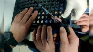 Пальчик мальчика спасли из плена стула в Астрахани