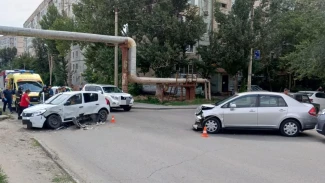 В ДТП в Астрахани пострадали пенсионерка и ребёнок