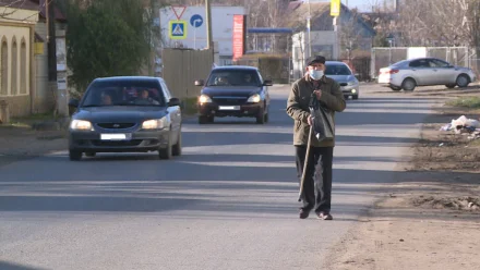 В Астрахани при ремонте улицы по нацпроекту забыли о пешеходах