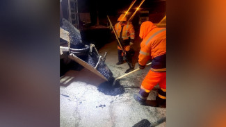 В Астрахани проводят ямочный ремонт дорог и мостовых сооружений