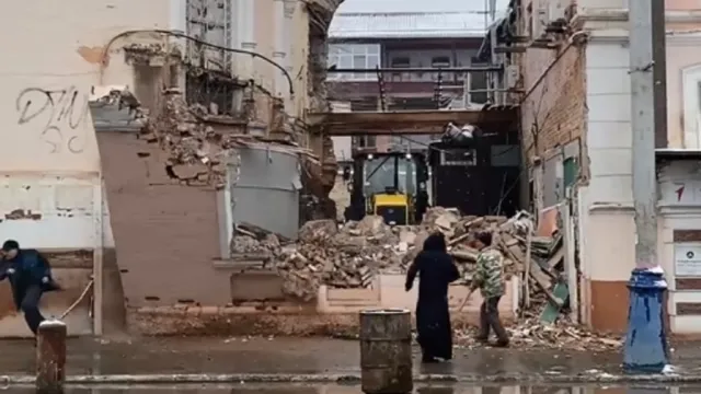 В Астрахани при реставрации храма обрушилась стена