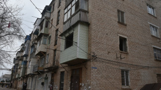 В Астрахани на проспекте Бумажников расселяют жителей аварийной многоэтажки