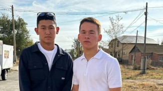 В Астраханской области подростки спасли из горящего дома пенсионерку