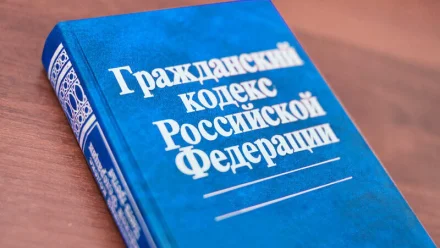 Астраханка выплатит полицейскому компенсацию за причинение нравственных страданий 