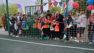 Под Астраханью в селе открыли новое футбольное мини-поле