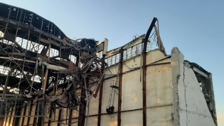 Число погибших при обрушении ангара в Астраханской области возросло до двух