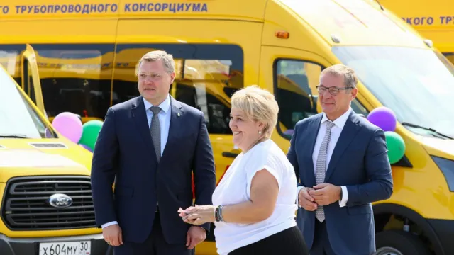 В Астраханской области детские соцучреждения получили новые автобусы