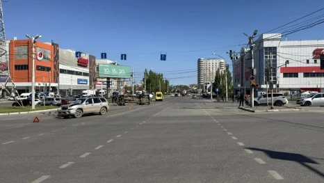 В Астрахани перевернулась маршрутка с пассажирами