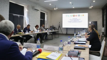 В Астрахани прошло заседание комиссии по регулированию социально-трудовых отношений ЮФО