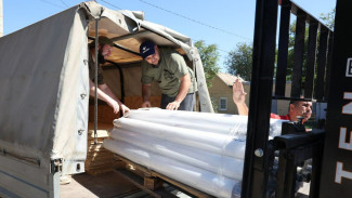 Бойцам СВО передали очередной гуманитарный груз из Астраханской области и вручили награды