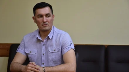 Астраханский блогер Григорий Галямов пытался сбежать с заседания суда
