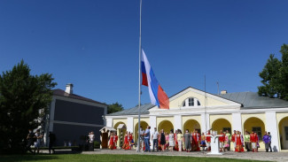 В Астрахани состоялась церемония подъёма государственного флага России