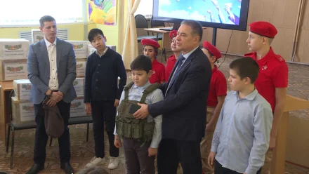 Астраханские школьники собрали новогодние посылки для мобилизованных