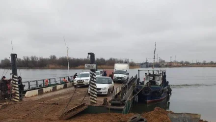 Паромная переправа под Астраханью возобновила работу после ЧП