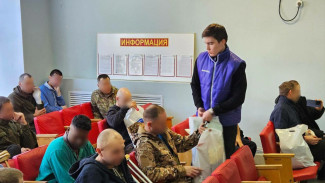 В астраханских госпиталях волонтеры поздравили бойцов СВО с праздником