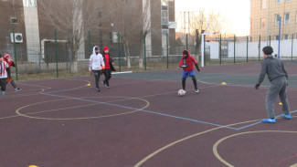 В Астраханской области работает секция по мини-футболу для детей с ОВЗ