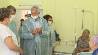 Леонид Огуль оценил опыт оказания паллиативной помощи в Икрянинском районе