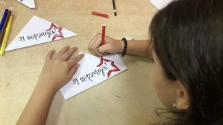 Юные астраханцы отправили письма бойцам СВО 