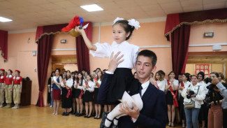 В Астраханской области для выпускников проходят последние звонки 