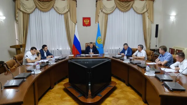 Астраханские власти решат вопрос с понтонным мостом через реку Бузан
