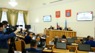 Игорь Бабушкин обсудил с лидерами партий проблемы с мостами и собаками