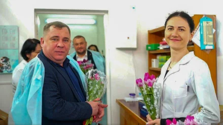 Астраханок разных профессий поздравляют с 8 марта