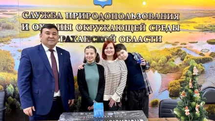 «Ёлка желаний» в Астрахани исполнила мечты брата и сестры