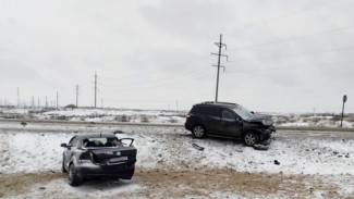В Астраханской области на участке трассы Р-22 водитель погиб в ДТП