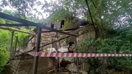 В Астрахани обрушилась стена многоквартирного дома