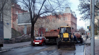 На центральной улице Астрахани перекрыли движение