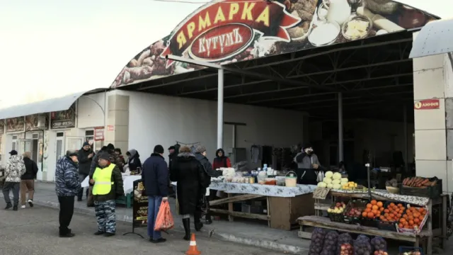 На рынке “Кутум” в Астрахани прошла праздничная масленичная ярмарка