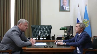 Астраханский губернатор провёл рабочую встречу с главой Красноярского округа