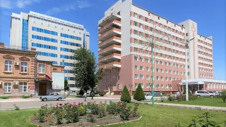 Астраханские врачи помогают пострадавшему при пожаре на рынке в Калмыкии