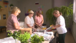 Жители астраханского села еженедельно отправляют гумпомощь бойцам СВО