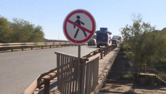 В Астрахани упавшее ограждение Старого моста до сих пор не восстановили