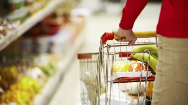 Астраханцы отмечают рост цен на некоторые продукты после праздников