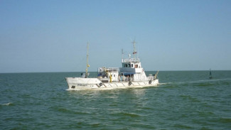 Научно-исследовательское судно остановилось на Каспии из-за поломки 