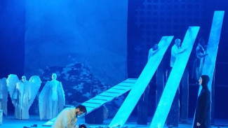 Астраханский драмтеатр показал свой спектакль на Донбассе