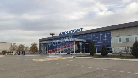 Один авиарейс из Москвы в Астрахань отменили, а другой - задерживается