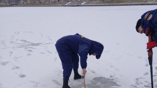 Жителей Астрахани предупреждают о таянии льда на водоёмах
