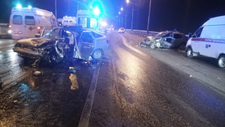 В ДТП на Новом мосту в Астрахани пострадали три человека