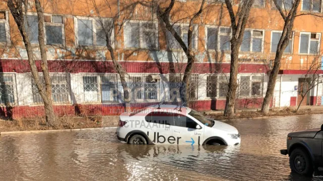 В администрации Астрахани назвали причину разлива воды в микрорайоне Казачий